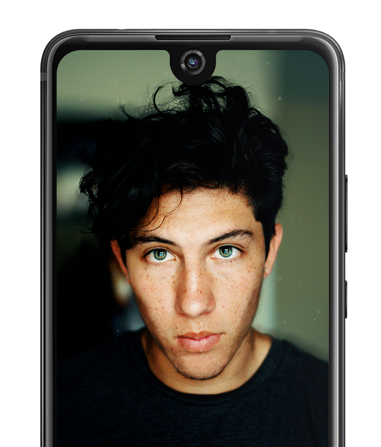 View 2 PRO displaying a picture of a young boy selfie with blurred background