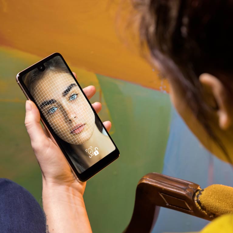 Face unlock feature in action on View 2
